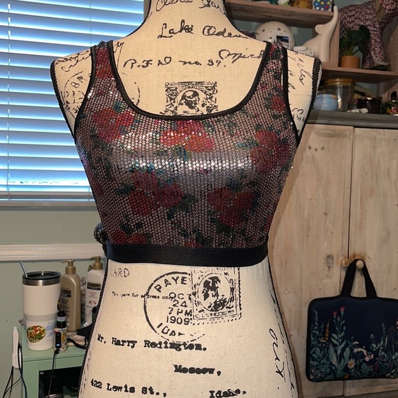 Sequin Rose Crop Top - Picture 5 of 7